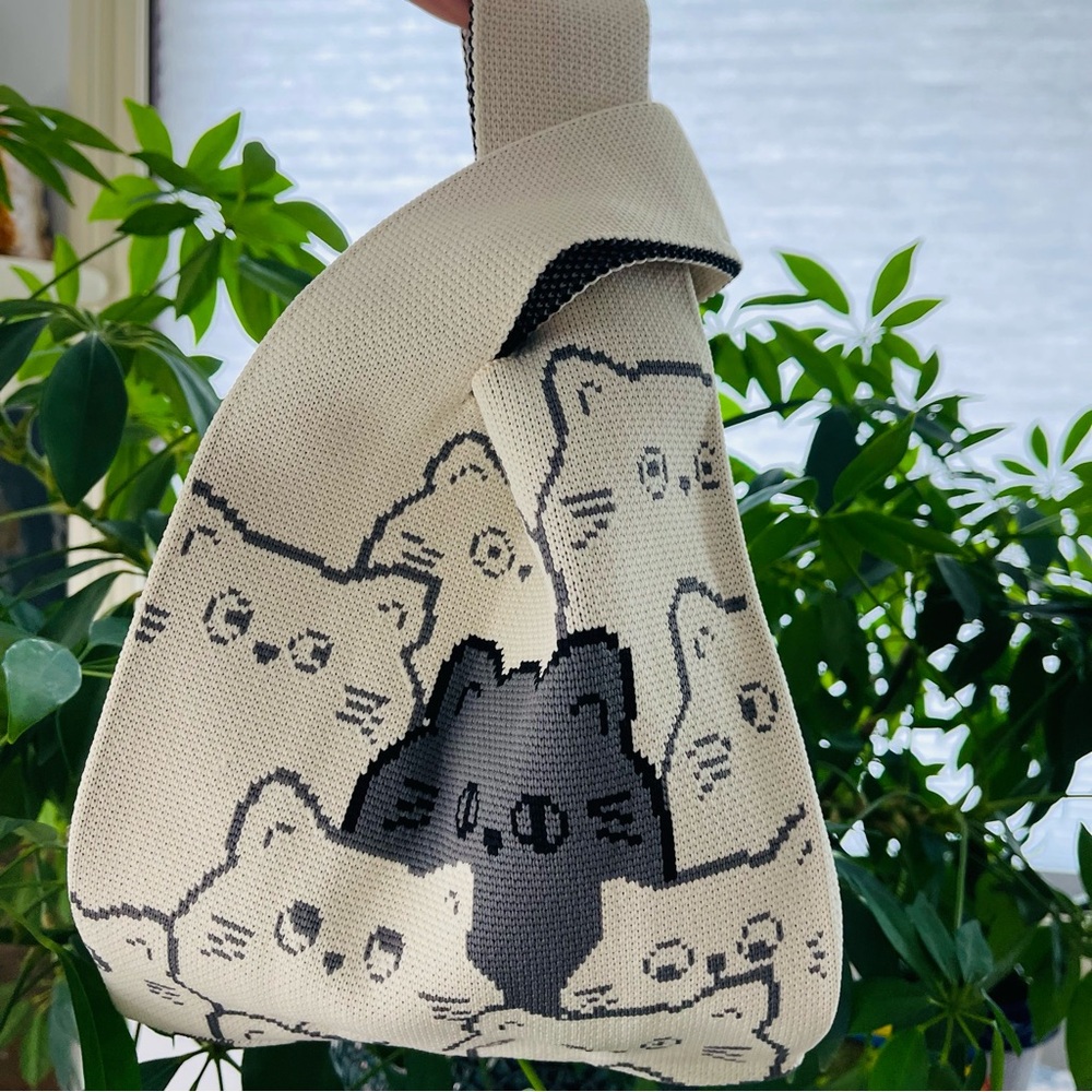 NWT Compact Stylish Essentials Handheld Bag - Fun for animal lovers - Picture 7 of 8